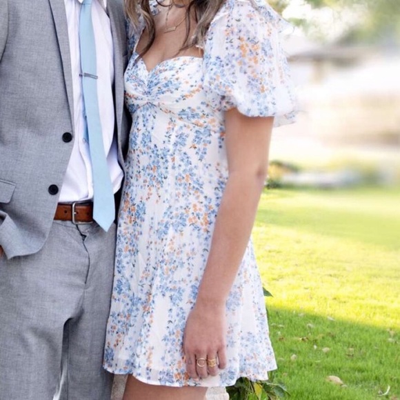 Dress - Picture 4 of 4